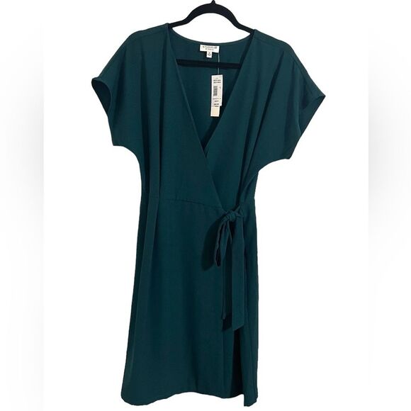 NWT Studio B by Bobeau Dark Green V-Neck Wrap Dress Career Wear Size Medium - Picture 1 of 9